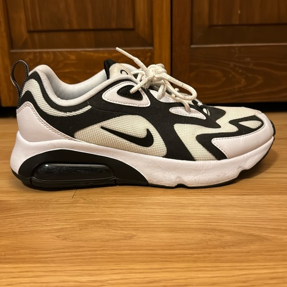 Nike Shoes - Nike Air Max 200 Womens